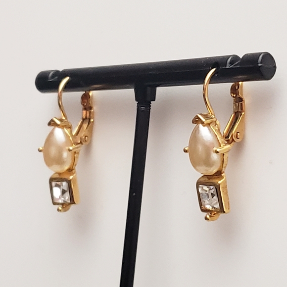 NWT Pretty Pearl & Rhinestone Leverback Sensitive Ears Gold Tone Earrings - Picture 7 of 7
